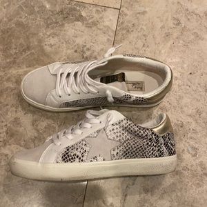 Vintage Havana size 8 sneakers